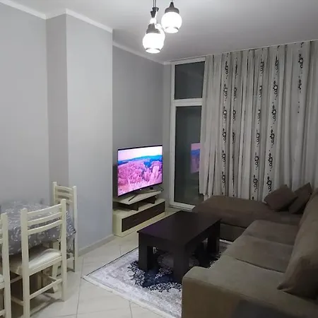 Collection Komuna E Parisit Private Parking טיראנה