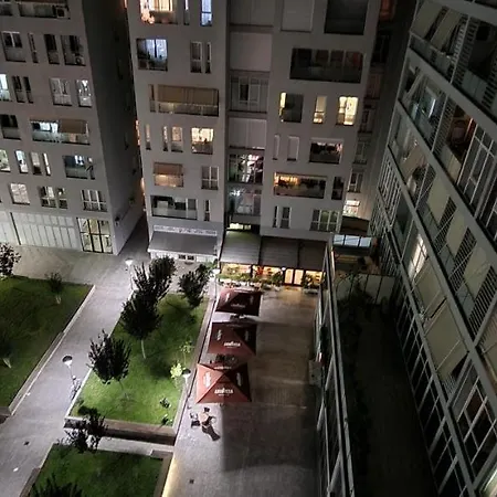 Collection Komuna E Parisit Private Parking טיראנה