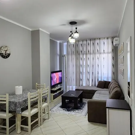 Collection Komuna E Parisit Private Parking דירה