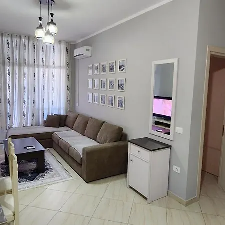 Pleasing Place With Free Parking On Site In Komuna E Parisit *