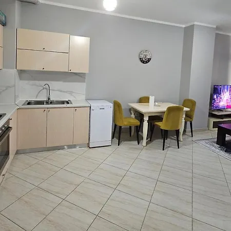 Pleasing Place With Free Parking On Site In Komuna E Parisit *